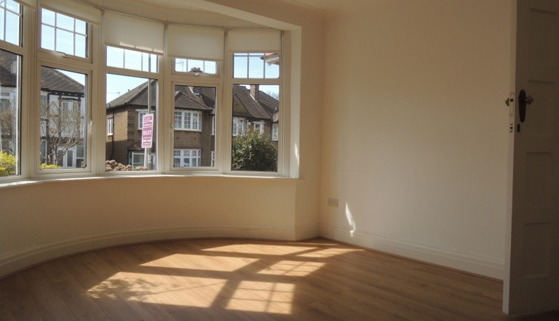 14 Walfield living room