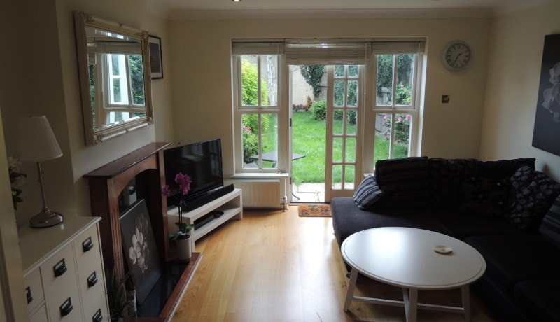 16 belgravia close living room