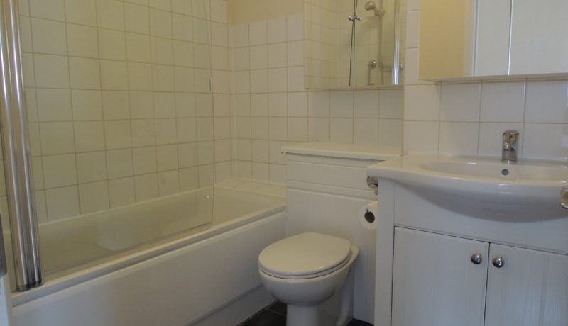 3-bradbury-court-bathroom