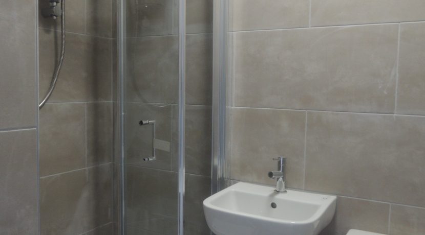 4 puller road ensuite shower