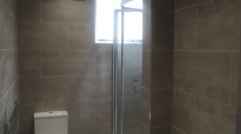 4 puller road shower room