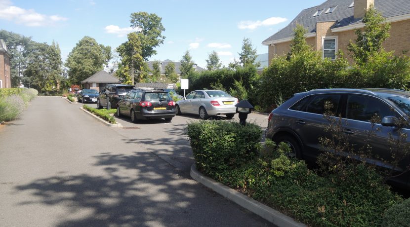 beulag court parking area