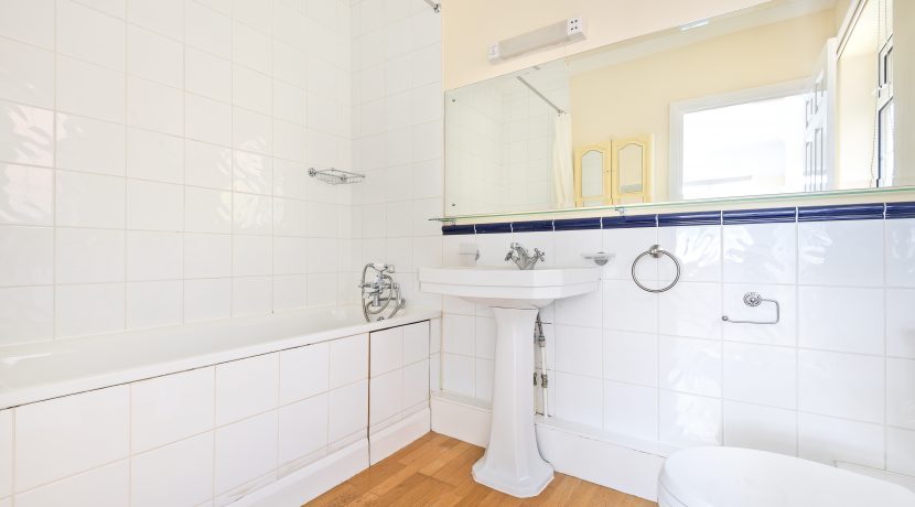 10 mowbray ensuite